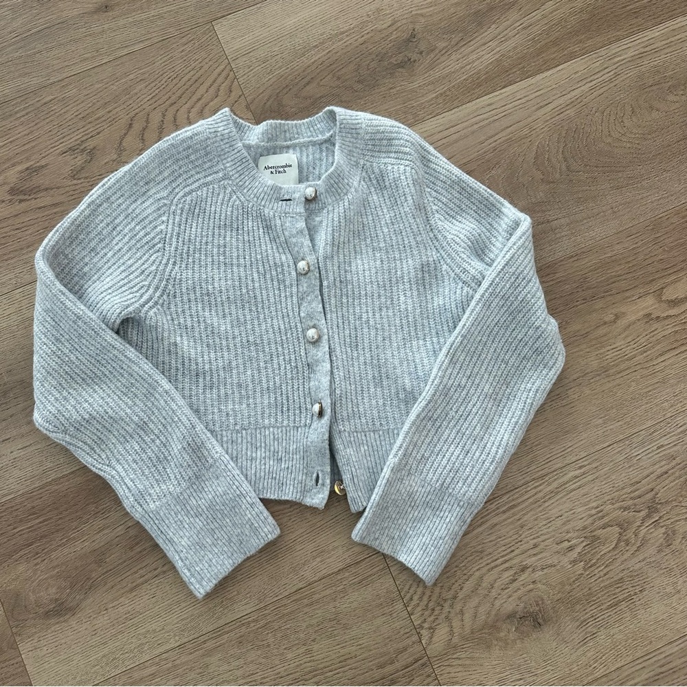 Abercrombie & Fitch Light Gray Ribbed Button-Up Cardigan
